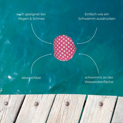schwimmender hundespielzeug ball rot mit punkten auf wasseroberfläche – abwaschbar, wetterfest, einfach auszudrücken – baluna